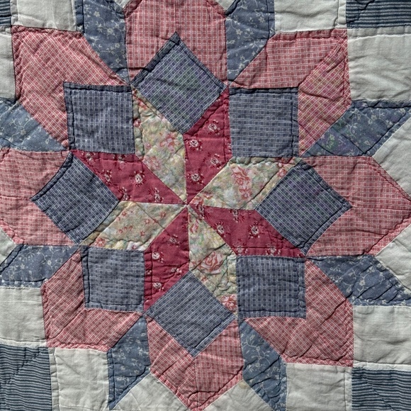 Beautiful Quilt - Picture 5 of 10